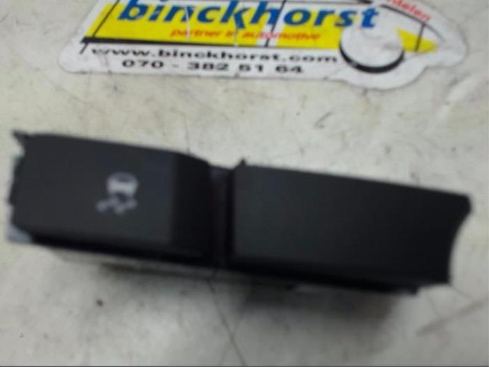 Usados Interruptor ESP Opel Astra J Sports Tourer (PD8/PE8/PF8) 1.7 CDTi 16V Precio € 10,50 Norma de margen ofrecido por Binckhorst BV