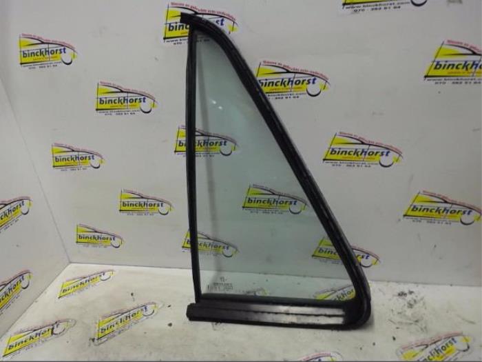 Usados Ventanilla triangular izquierda detrás Peugeot 405 II Break (4E) 1.6 GRi,SRi Precio € 26,25 Norma de margen ofrecido por Binckhorst BV