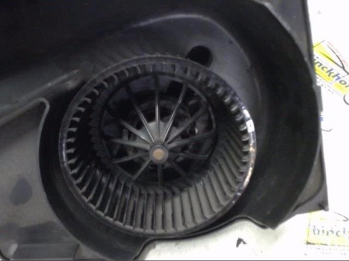 Motor de ventilador de calefactor de un Renault Twingo (C06) 1.2 2002