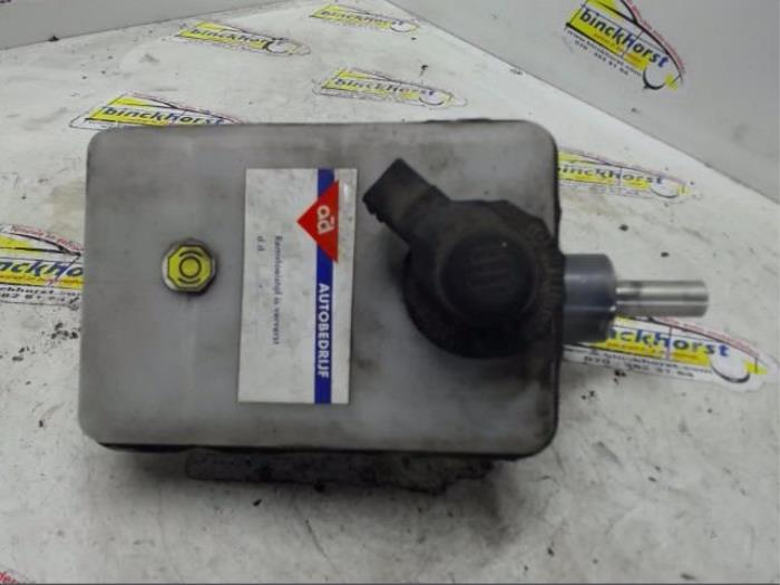 Master cylinder from a Iveco New Daily III 29L11 2000