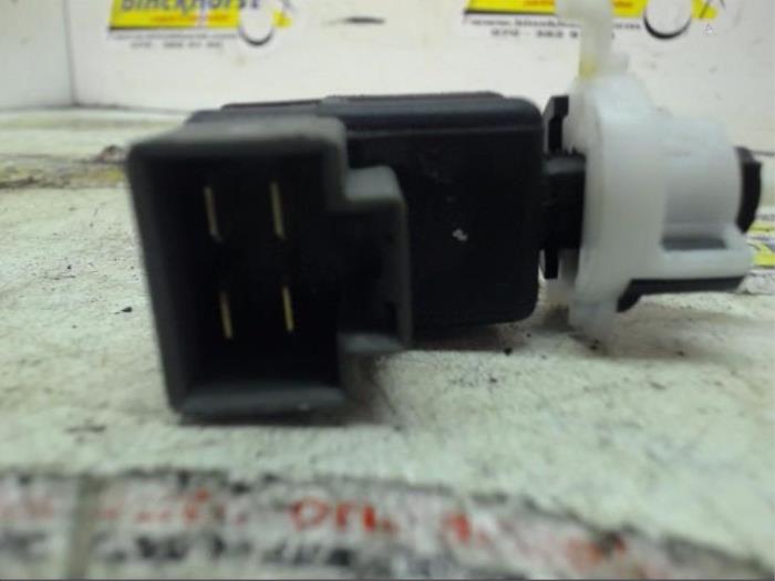 Brake light switch from a Kia Picanto (TA) 1.0 12V 2011