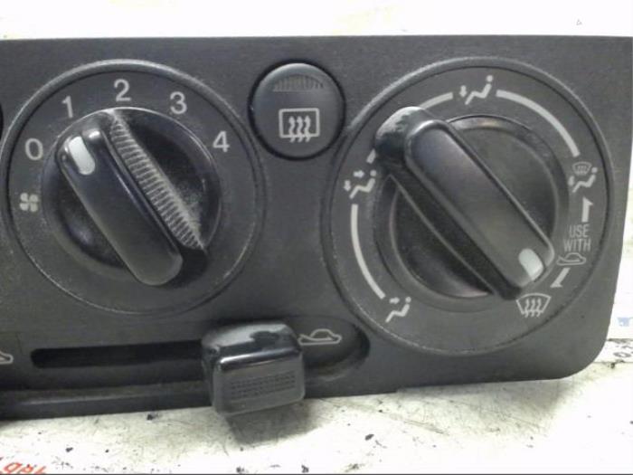 Heater control panel from a Mazda Demio (DW) 1.3 16V 2001