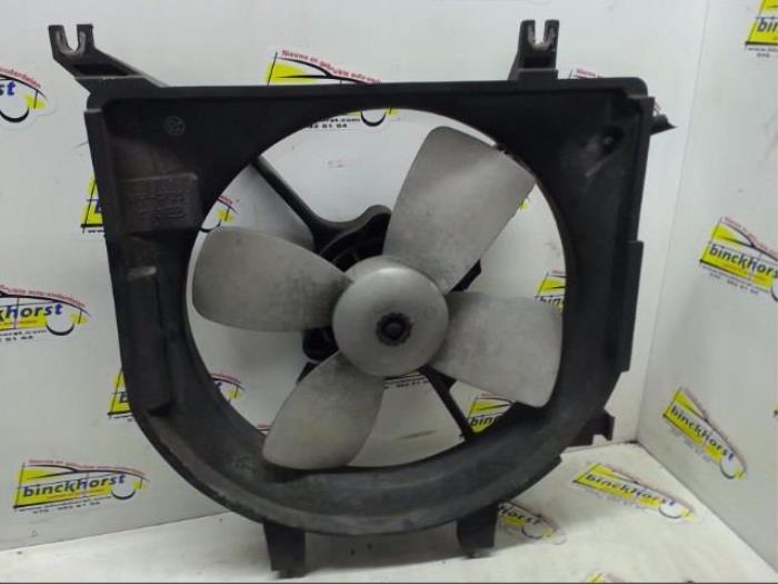 Cooling fans from a Mazda Demio (DW) 1.3 16V 2001