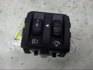 Used AIH headlight switch Renault Twingo II (CN) 1.2 16V Price € 10,50 Margin scheme offered by Binckhorst BV