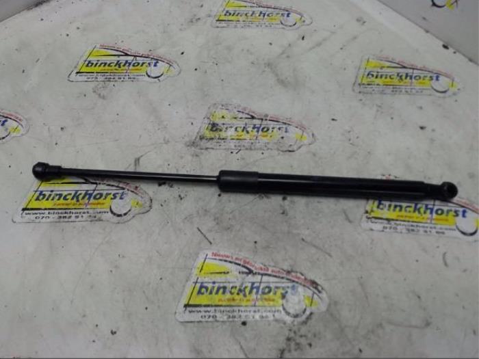 Rear gas strut, right from a Renault Twingo II (CN) 1.2 16V 2010