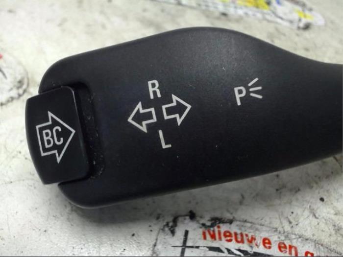 Indicator switch from a BMW 3 serie Touring (E46/3) 318d 16V 2003