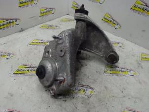 Usados Brazo portante lado superior izquierda delante Alfa Romeo 147 (937) 1.6 Twin Spark 16V Precio € 36,75 Norma de margen ofrecido por Binckhorst BV
