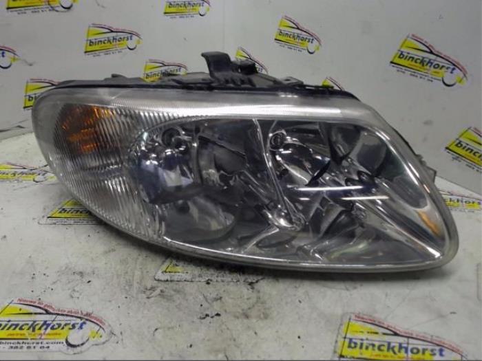 Używane Reflektor prawy Dodge Ram Van 2.5 CRD Cena € 52,50 Procedura marży oferowane przez Binckhorst BV
