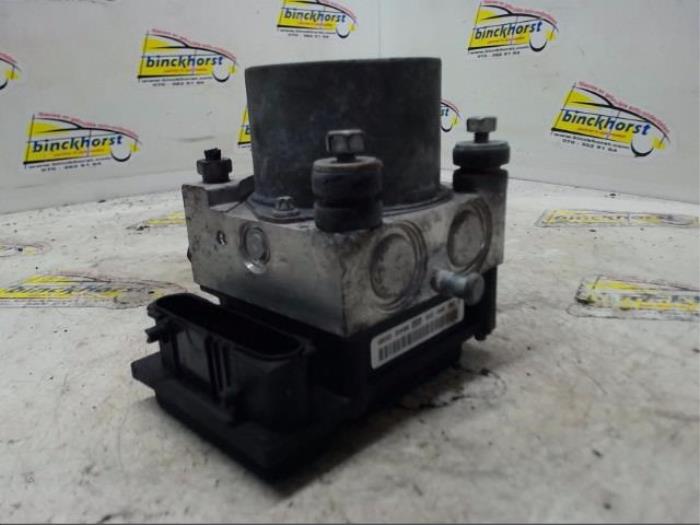 Begagnade ABS-pump Renault Twingo (C06) 1.2 Pris € 52,50 Marginaltabell erbjuds av Binckhorst BV