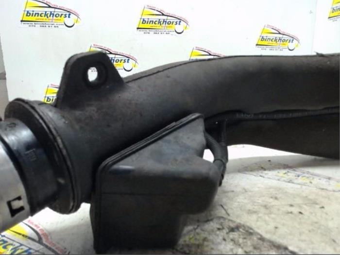 Fuel tank filler pipe from a Opel Astra H GTC (L08) 1.6 16V Twinport 2005