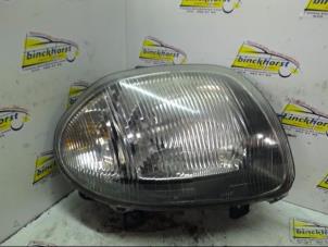 Used Headlight, right Renault Clio II (BB/CB) 1.4 Price € 26,25 Margin scheme offered by Binckhorst BV