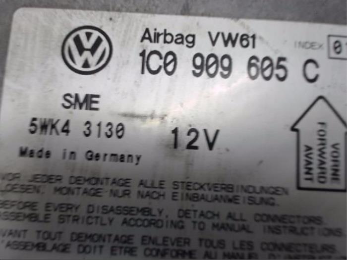Módulo de Airbag de un Volkswagen Passat Variant 4Motion (3B6) 2.8 V6 30V 2002