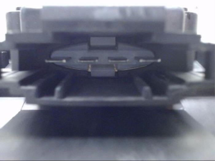 Heater resistor from a Volkswagen Passat (3B2) 1.6 1998