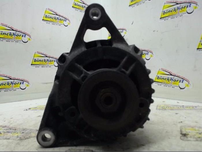 Usagé Dynamo Volkswagen Passat (3B2) 1.6 Prix € 36,75 Règlement à la marge proposé par Binckhorst BV
