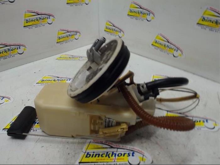 Usagé Pompe à carburant Nissan Primera (P11) 2.0 SRi 16V Prix € 42,00 Règlement à la marge proposé par Binckhorst BV