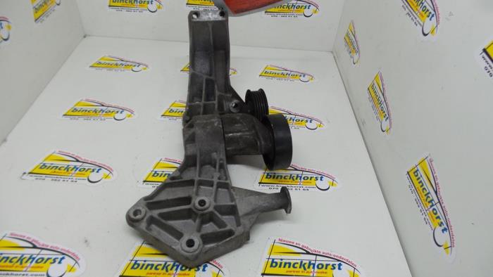 Usagé Support dynamo bas Mercedes A (W168) 1.4 A-140 Prix € 31,50 Règlement à la marge proposé par Binckhorst BV