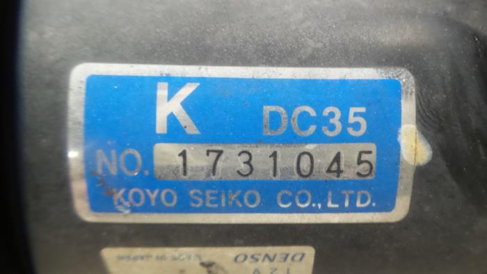 Boîtier de direction assistée d'un Mazda Demio (DW) 1.5 16V 2001