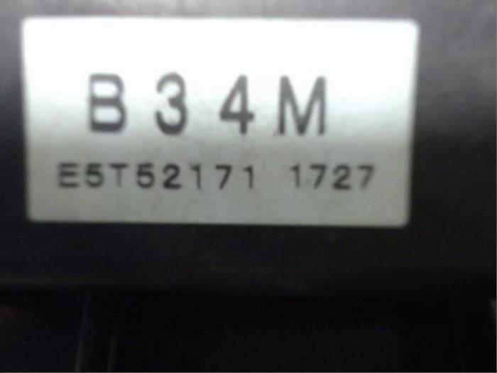 Dosimètre à air d'un Mazda Demio (DW) 1.5 16V 2001