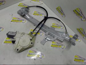 Begagnade Fönstermekanism för bakre dörr, 4-dörrars, höger Renault Fluence (LZ) ZE Pris € 42,00 Marginaltabell erbjuds av Binckhorst BV