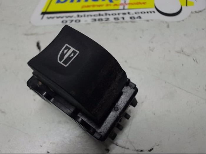 Usados Interruptor de ventanilla eléctrica Renault Fluence (LZ) ZE Precio € 26,25 Norma de margen ofrecido por Binckhorst BV
