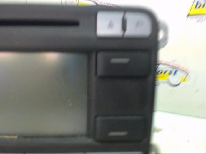Radioodtwarzacz CD z Volkswagen Passat (3C2) 2.0 TDI 16V 140 2008