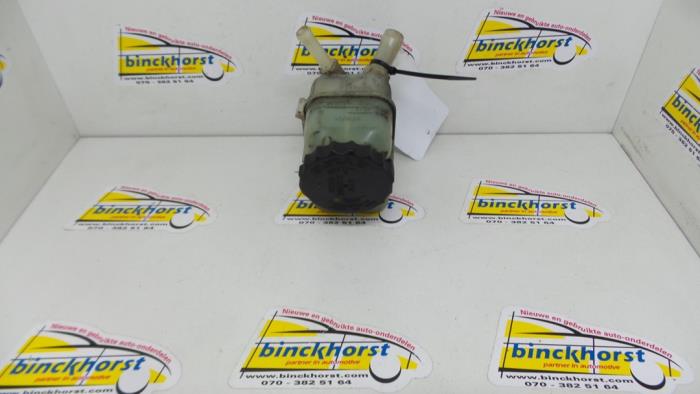 Begagnade Styrservotank Toyota Avensis (T22) 2.0 D-4D 16V Pris € 21,00 Marginaltabell erbjuds av Binckhorst BV