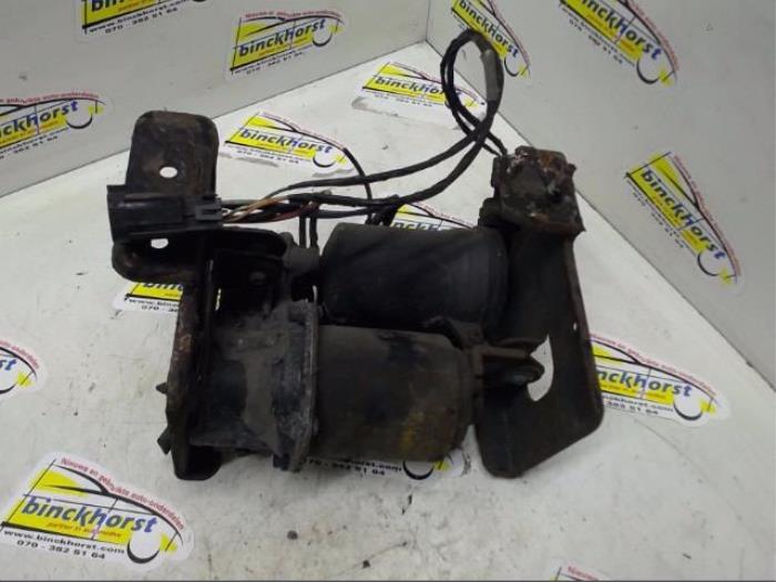 Begagnade Luftpump (fjädring) Cadillac Escalade EXT 6.2 V8 4x4 LPG Pris € 367,50 Marginaltabell erbjuds av Binckhorst BV