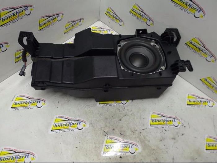 Używane Subwoofer Cadillac Escalade EXT 6.2 V8 4x4 LPG Cena € 105,00 Procedura marży oferowane przez Binckhorst BV