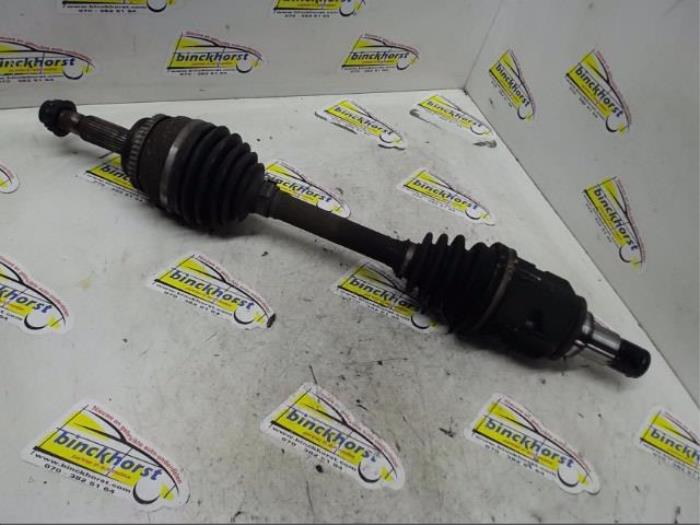 Front drive shaft, left from a Toyota Corolla Verso (R10/11) 2.0 D-4D 16V 2004