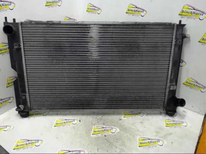 Usagé Radiateur Toyota Corolla Verso (R10/11) 2.0 D-4D 16V Prix € 52,50 Règlement à la marge proposé par Binckhorst BV