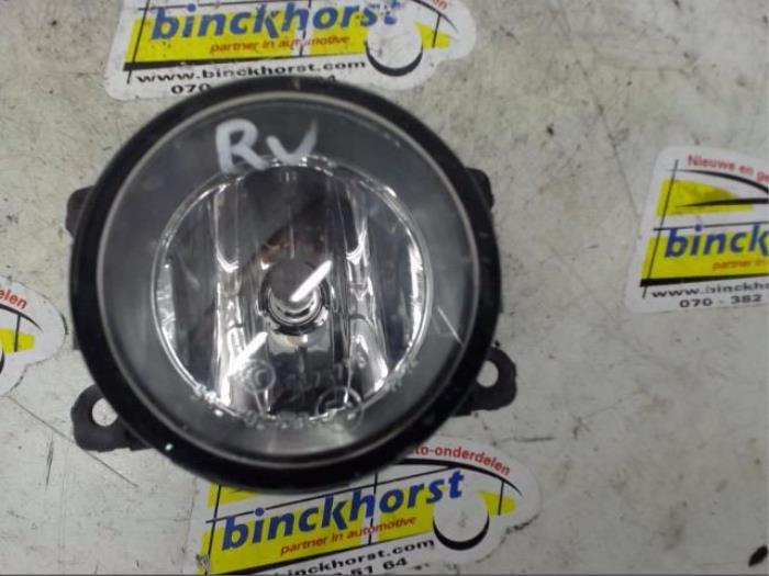 Fog light, front right from a Dacia Duster (HS) 1.5 dCi 2011