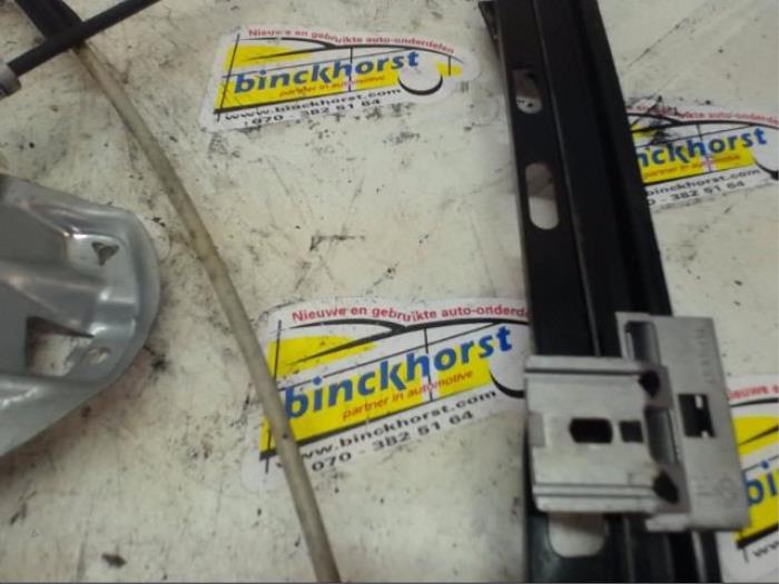 Window mechanism 4-door, front left Mercedes C Combi 2.2 C-220 CDI 16V ...