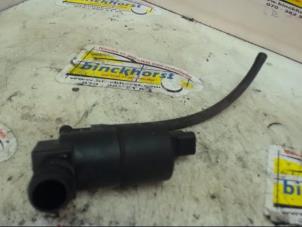 Usados Bomba de limpiaparabrisas delante Renault Master III (FD/HD) 2.5 dCi 120 FAP Precio € 15,75 Norma de margen ofrecido por Binckhorst BV