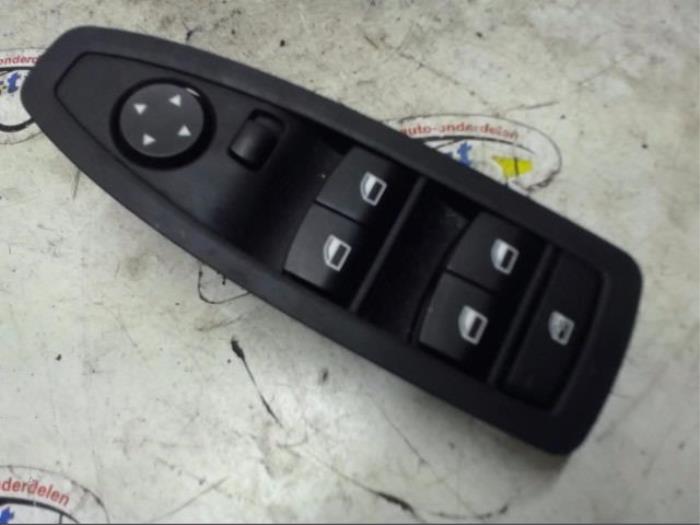 Electric window switch from a BMW 3 serie (F30) 318d 2.0 16V 2012