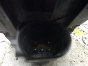 AGR Ventil van een Opel Vivaro 2.0 CDTI 2008