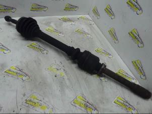Used Front drive shaft, right Peugeot 206 (2A/C/H/J/S) 1.4 XR,XS,XT,Gentry Price € 40,95 Margin scheme offered by Binckhorst BV