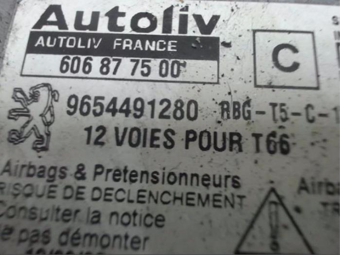 Airbag Module from a Peugeot 307 CC (3B) 2.0 16V 2009