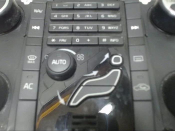 Multi-media control unit from a Volvo V60 I (FW/GW) 2.4 D5 20V 2011