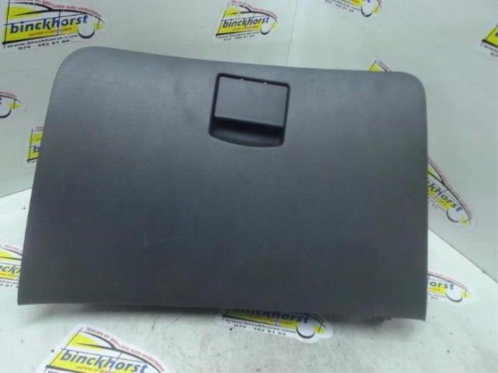 Gebrauchte Handschuhfach Chevrolet Spark 1.0 16V Bifuel Preis € 36,75 Margenregelung angeboten von Binckhorst BV