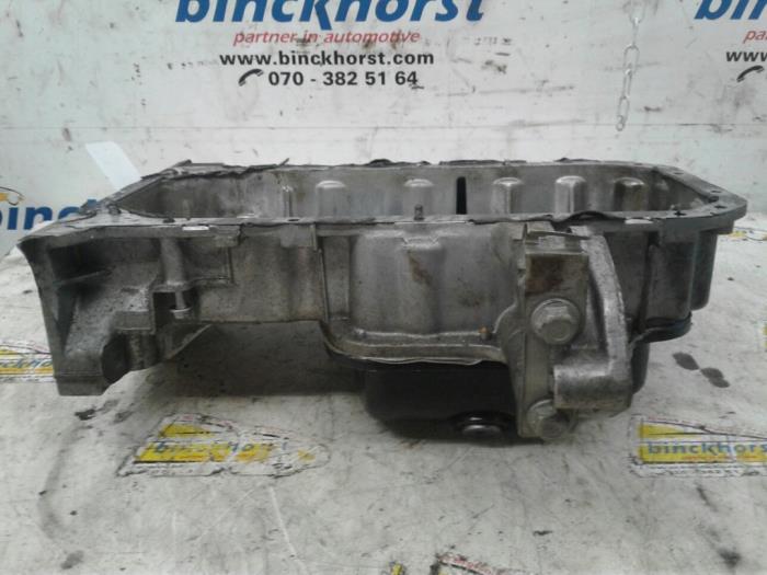 Sump from a Opel Astra J Sports Tourer (PD8/PE8/PF8) 1.7 CDTi 16V 2012