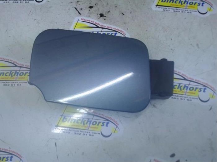 Tank cap cover from a Peugeot 407 (6D) 2.2 16V 2004