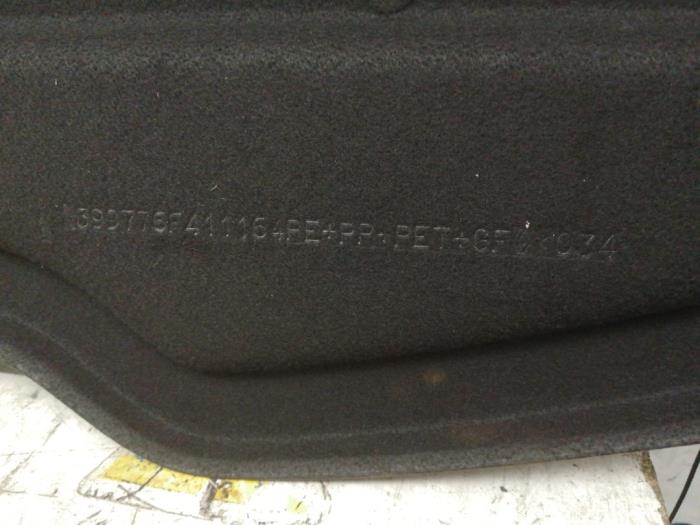 Parcel shelf from a Renault Clio III (BR/CR) 1.5 dCi FAP 2011