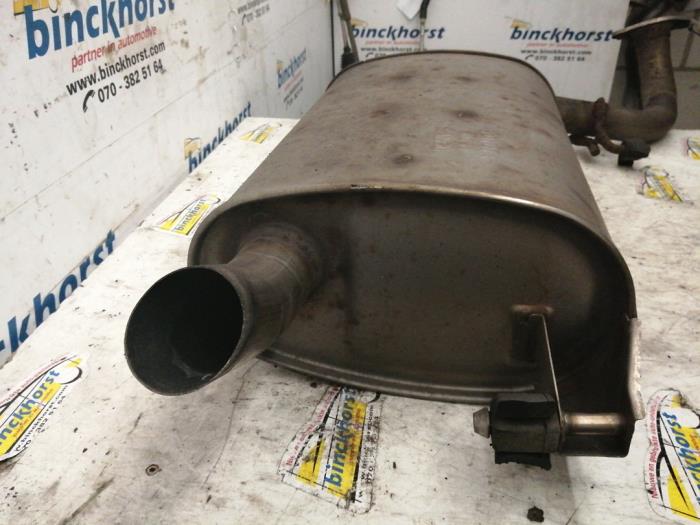 Auspuff Enddämpfer van een Toyota Corolla Verso (R10/11) 2.0 D-4D 16V 2004