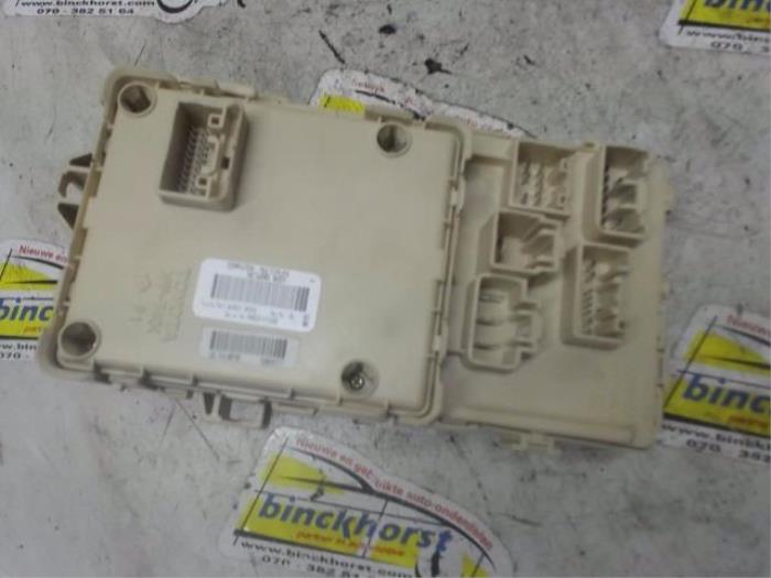 Fuse box from a Toyota Corolla Verso (R10/11) 2.0 D-4D 16V 2004