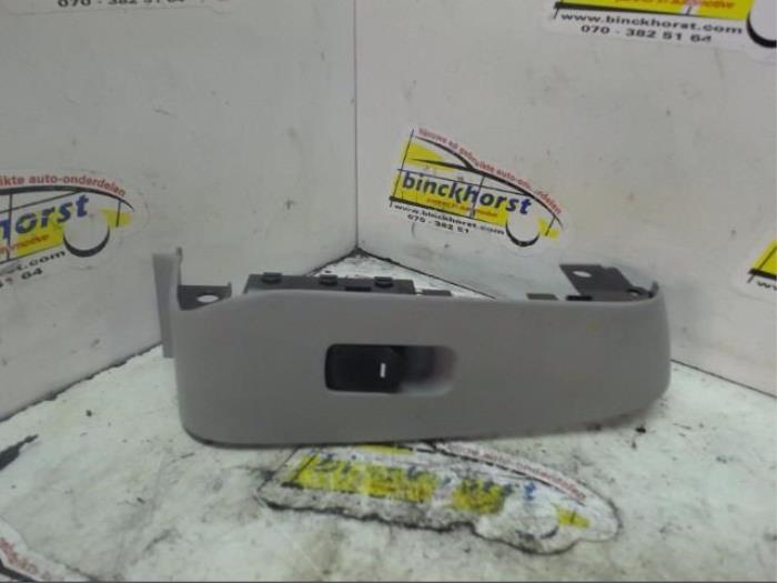 Usados Interruptor de ventanilla eléctrica Kia Soul II (PS) EV Precio € 26,25 Norma de margen ofrecido por Binckhorst BV
