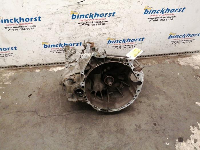Gearbox from a Nissan Primera Wagon (W12) 2.0 16V 2003