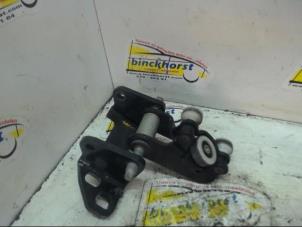 Used Sliding door roller, right Volkswagen Crafter 2.0 TDI 16V Price € 44,47 Inclusive VAT offered by Binckhorst BV