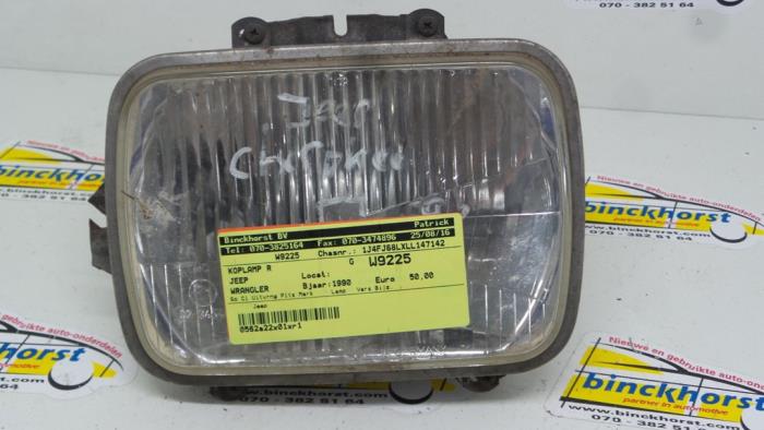 Używane Reflektor prawy Jeep Wrangler (YJ) 2.5. Cena € 52,50 Procedura marży oferowane przez Binckhorst BV
