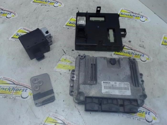 Used Ignition lock + computer Renault Laguna II Grandtour (KG) 2.2 dCi 150 16V Price € 94,50 Margin scheme offered by Binckhorst BV