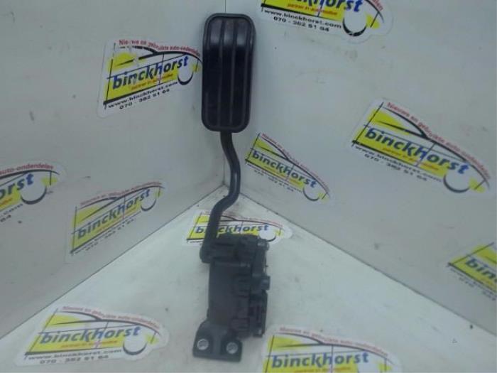 Accelerator pedal from a Volkswagen Sharan (7M8/M9/M6) 2.0 2004
